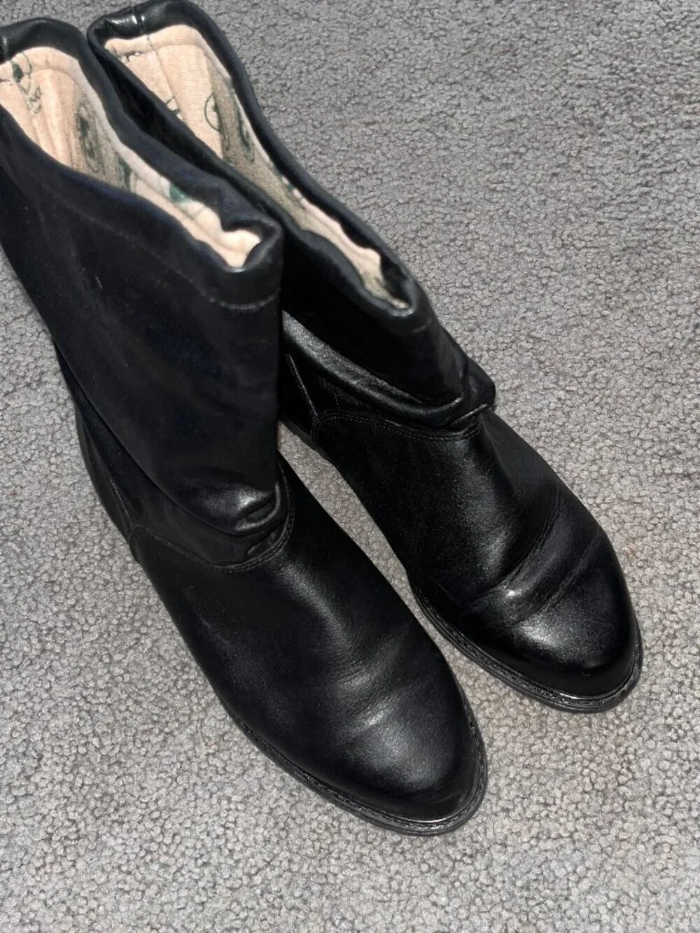 REGENCE COMFORT CANADA LUG SOLE PULL ON BLACK INSULATED BOOTS - EUC - 9.5 E